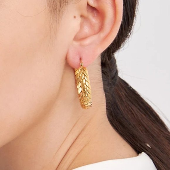 NEW 18K Gold Plated Round Braided Hoop Earrings - Picture 7 of 8